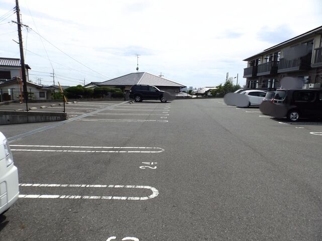 拡大写真:エミネンス上野中 2階203の駐車場