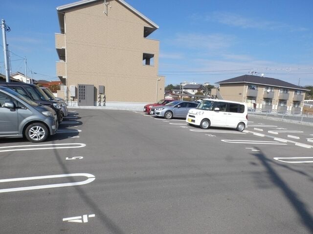 拡大写真:プレサーブ日の出Ⅱ 2階201の駐車場