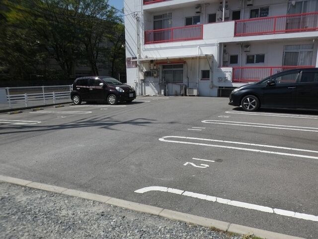 拡大写真:アーバン宮地 3階305の駐車場
