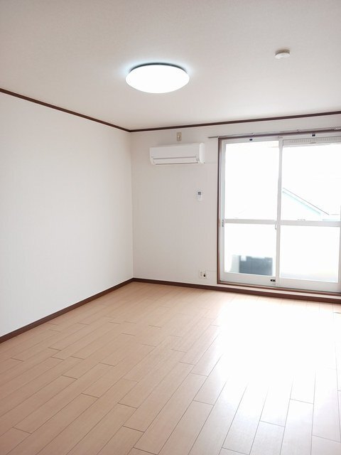 拡大写真:ロイヤルパレス村松ⅡA 2階202の内観