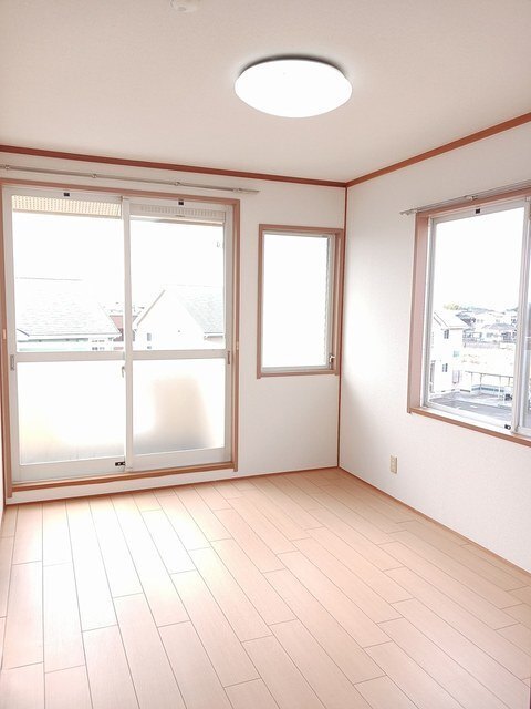 拡大写真:ロイヤルパレス村松ⅡA 2階202の内観