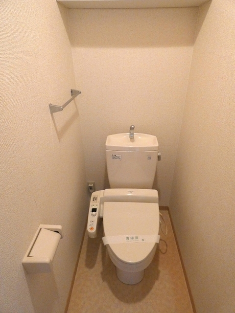 拡大写真:セジュールヴァンセンヌ B棟 1階B101のトイレ