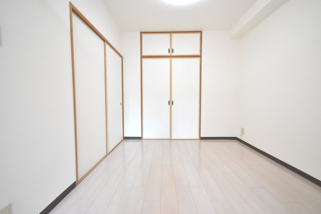 拡大写真:パークモダン新大阪 4階407の寝室