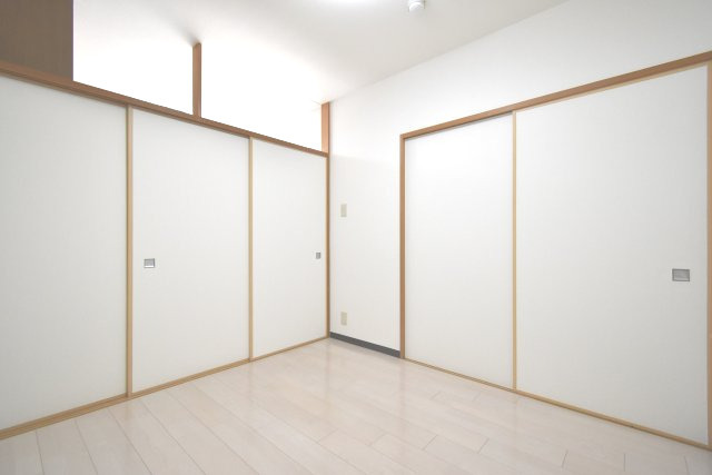 拡大写真:パークモダン新大阪 4階407の洋室