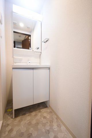 拡大写真:スプランディッド新大阪V 2階202の独立洗面台