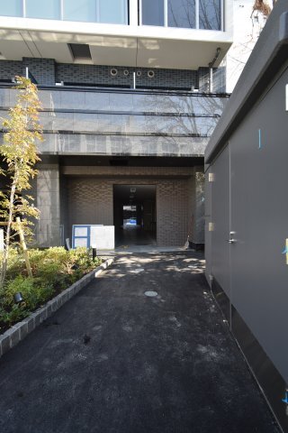 拡大写真:プレサンスOSAKA西中島リエゾン 10階1007のエントランス