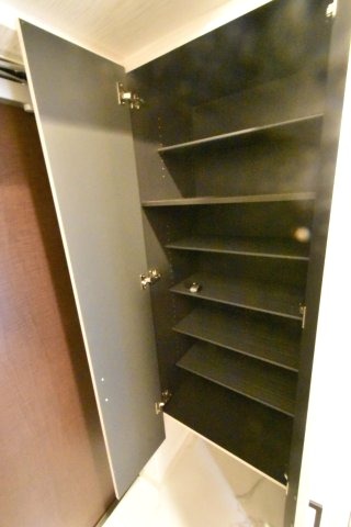 拡大写真:プレジオ緑地公園 8階801の収納