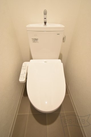 拡大写真:プレサンス塚本ベラビィ 11階1101のトイレ