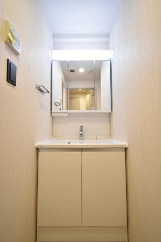 拡大写真:リッツ新大阪プレミアム 8階802の洗面所