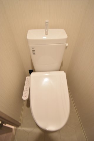 拡大写真:リッツ新大阪プレミアム 8階802のトイレ