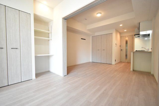 拡大写真:リッツ新大阪プレミアム 8階802の居間