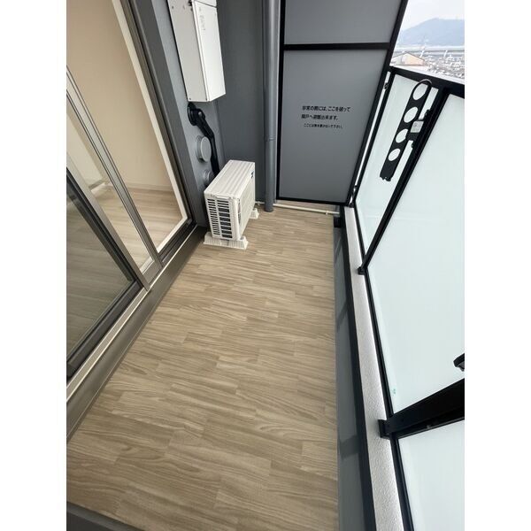拡大写真:プレサンスNEO大和田STATIONベゼル 2階207のバルコニー