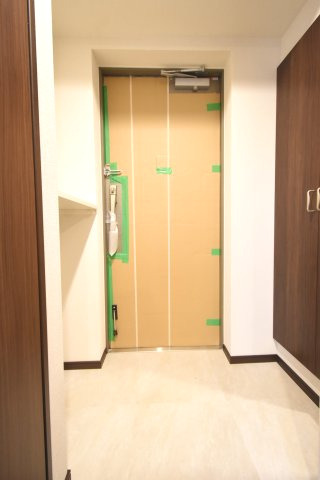 拡大写真:スプランディッド新大阪V 5階503の玄関