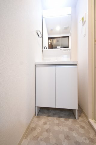 拡大写真:スプランディッド新大阪V 5階503の独立洗面台