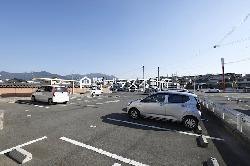 拡大写真:レオネクスト感田 1階108の駐車場