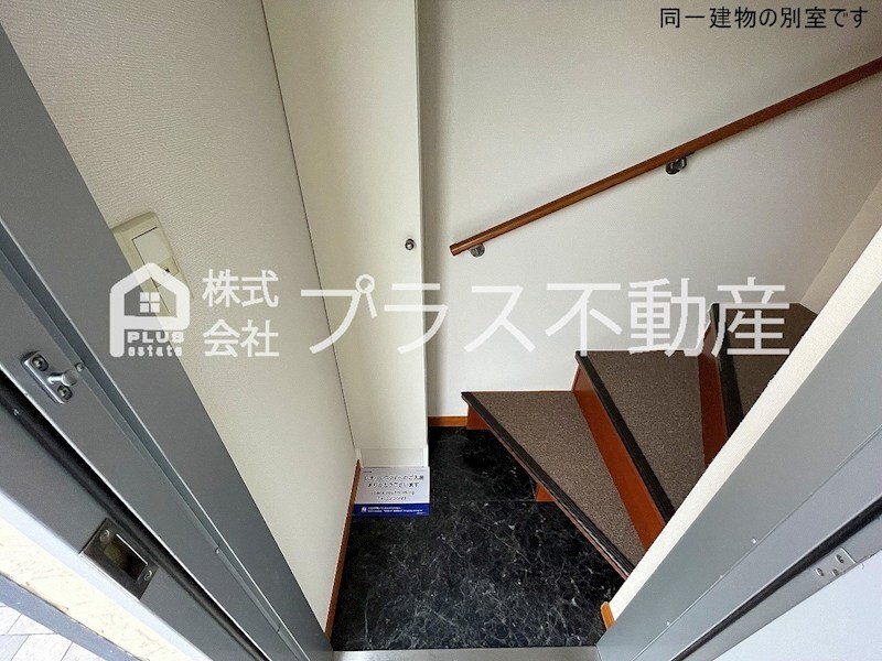 拡大写真:レオパレスウィンクルA 2階203の玄関