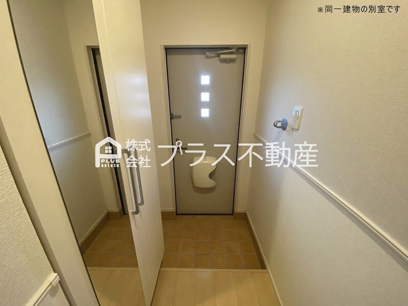 拡大写真:ロワンテール II 1階101の玄関
