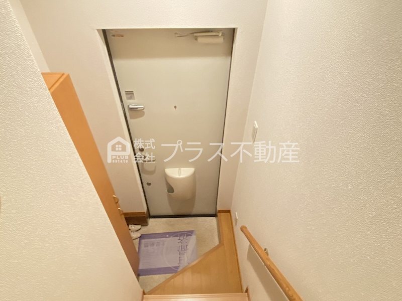 拡大写真：シャトレーヌII 2階207の玄関