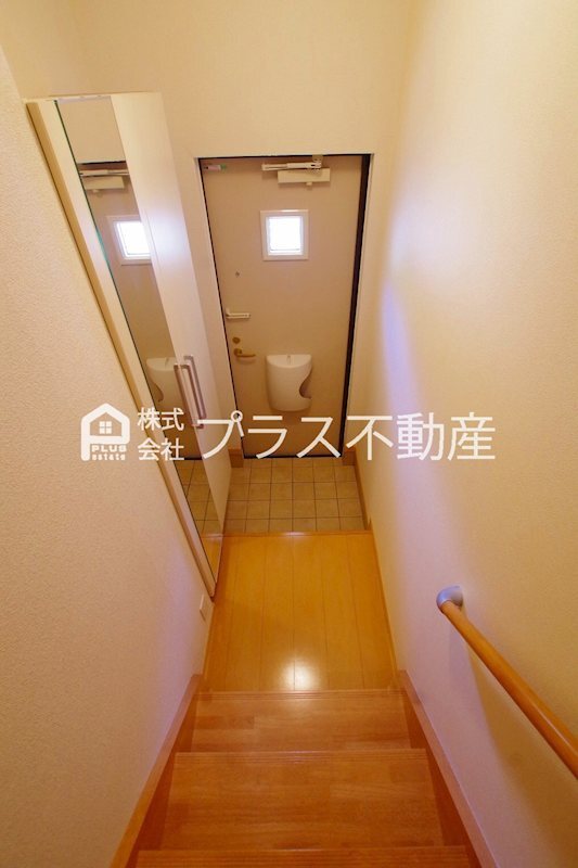 拡大写真:ファミーユ・H1 2階203の玄関