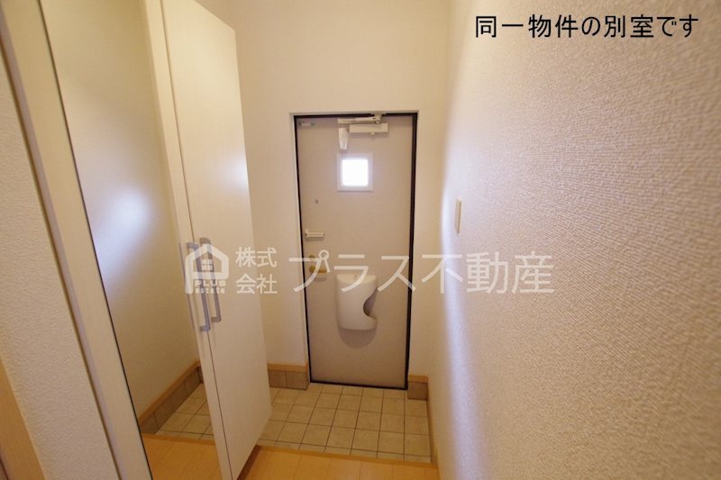 拡大写真:ファミーユ・H1 1階105の玄関