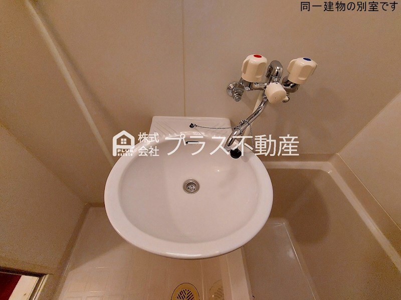 拡大写真:レオパレスマ メゾン 1階102の洗面所