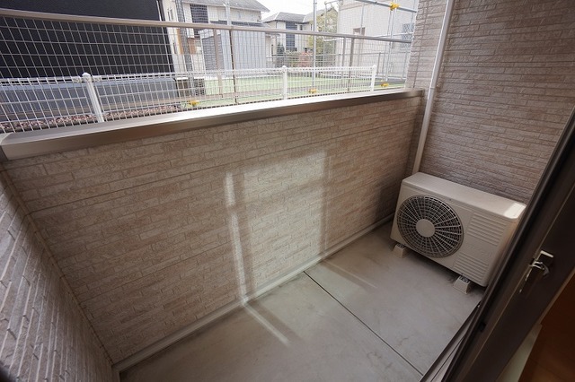 拡大写真:ベル コリーヌ・オネットA 1階105のバルコニー・ベランダ