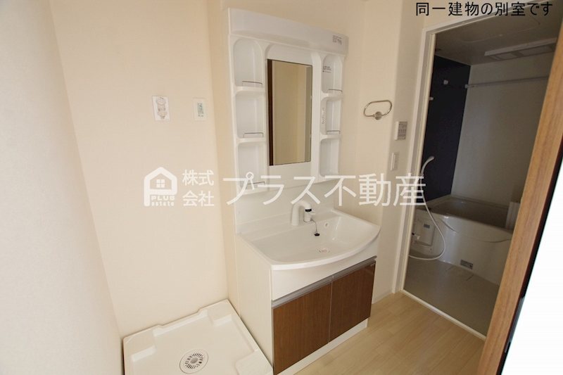 拡大写真:K-BLD No.06 3階303の洗面所