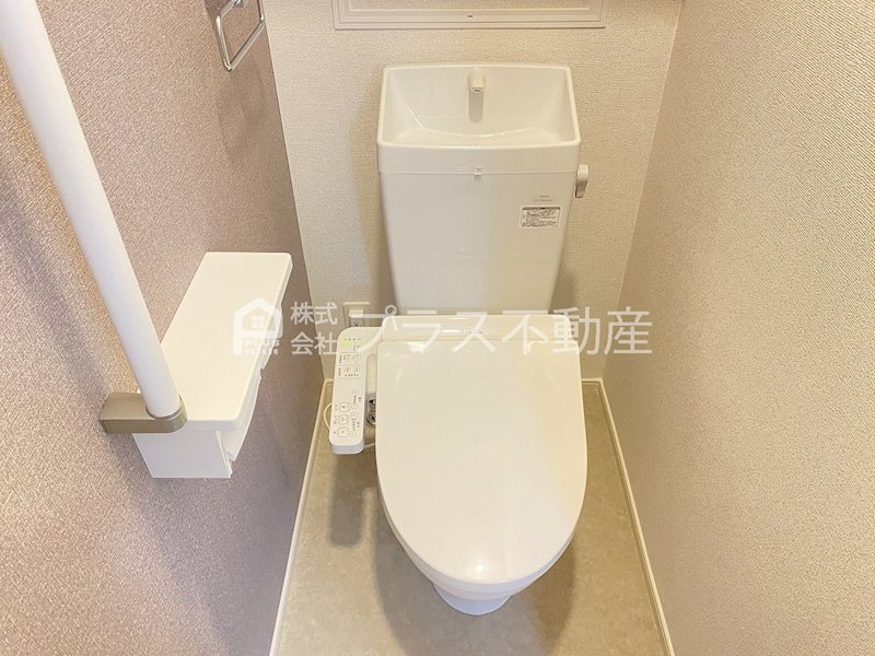 拡大写真:エレガンシアI 2階206のトイレ