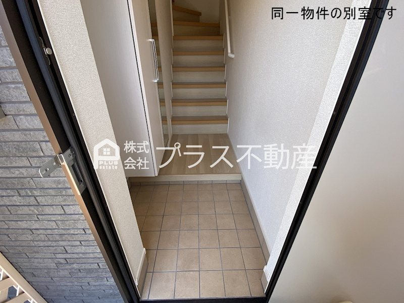 拡大写真:LUXOR II 2階203の玄関