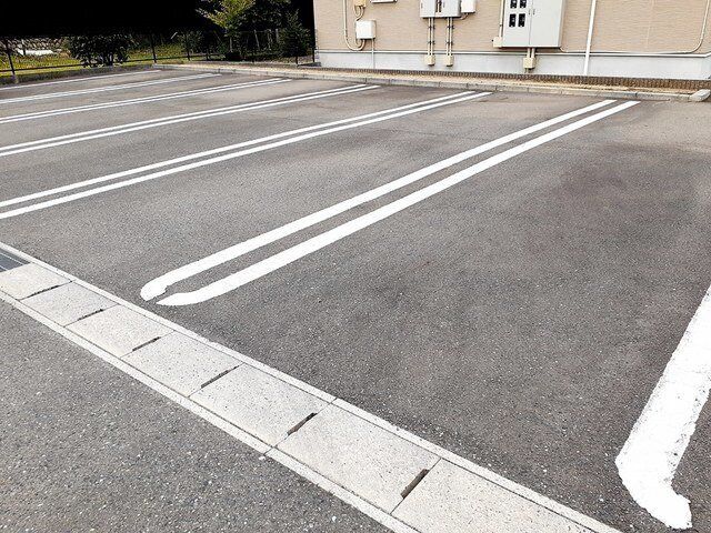 拡大写真:セイバリーガーデンⅠ 2階201の駐車場完備です