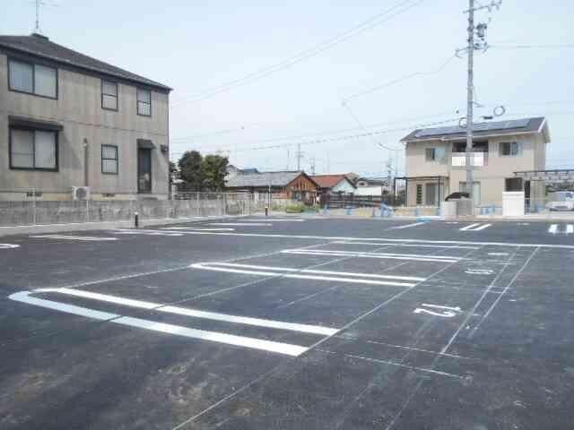 拡大写真:Makapu’u Ⅱ(マカプゥ 1階101の車をお持ちの方に嬉しい駐車場付きの物件です
