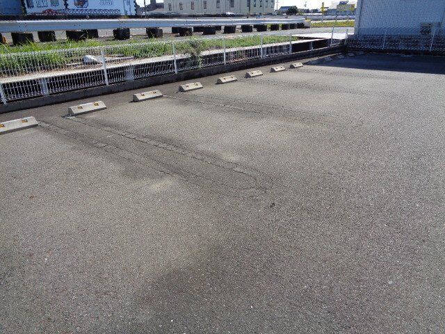 拡大写真:フジⅡ 2階201の駐車場があります