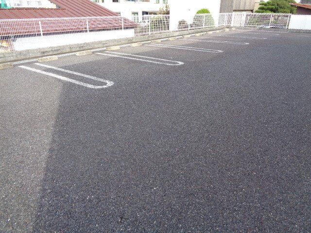 拡大写真:フォレストPARK B 2階203の駐車場があります