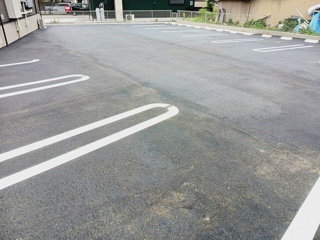 拡大写真:レヴァータ 1階103の駐車場に車を止められます