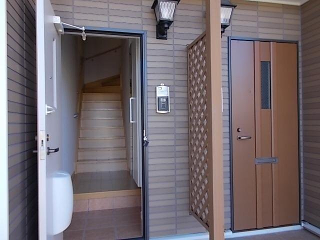拡大写真:サン ソレーユ 2階201のきれいな玄関です