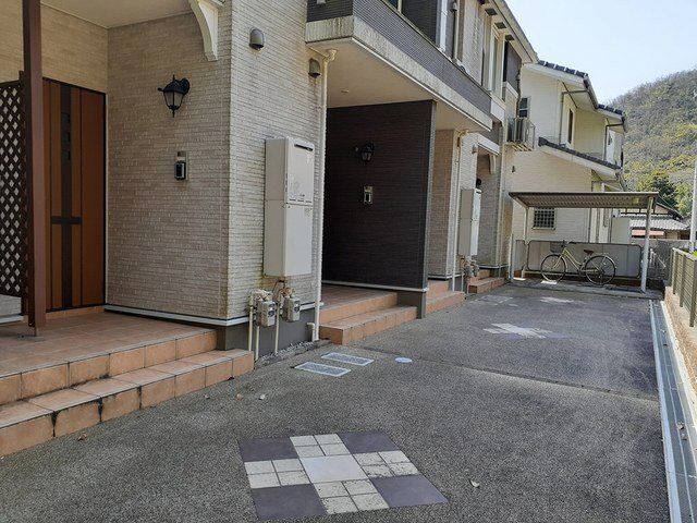 拡大写真:ルミエール 2階206のゆとりのあるエントランスです