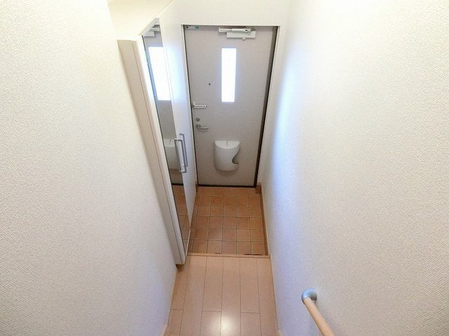 拡大写真:グラシアス 2階203のゆったりとした玄関です