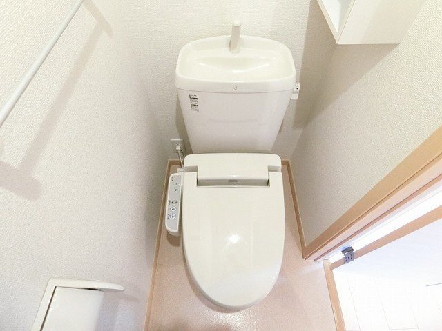 拡大写真:グラシアス 2階203のトイレもきれいです