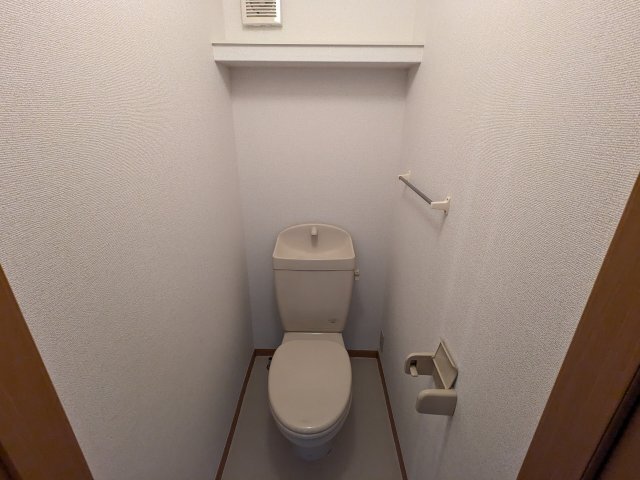 拡大写真:ニューサンシャイン 2階201のトイレ