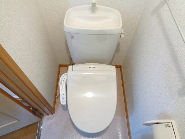 拡大写真:シャンテ ブリーズ 2階202のトイレです