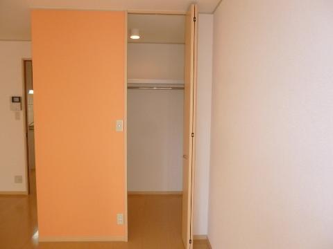 拡大写真:コーポアイリス 1階102のクローゼット