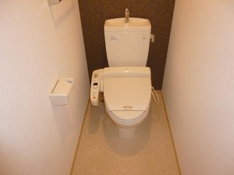 拡大写真:コーポアイリス 1階102のシャワー付トイレ