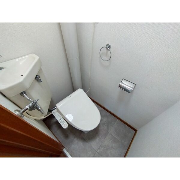 拡大写真:コーポ菊川 1階301のトイレ