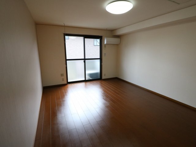 拡大写真:モナリエ北一色 1階A102の居間