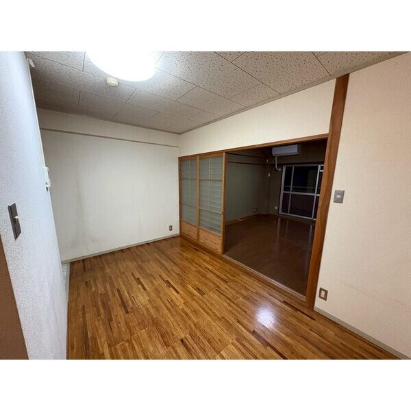 拡大写真：日電ビル 2階205の居間