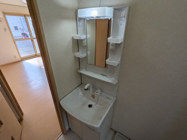 拡大写真:ハイツさくら 1階101の洗面所