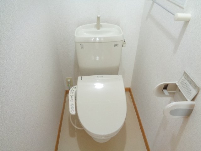 拡大写真:フォレストPARK B 2階203の落ち着いたトイレです
