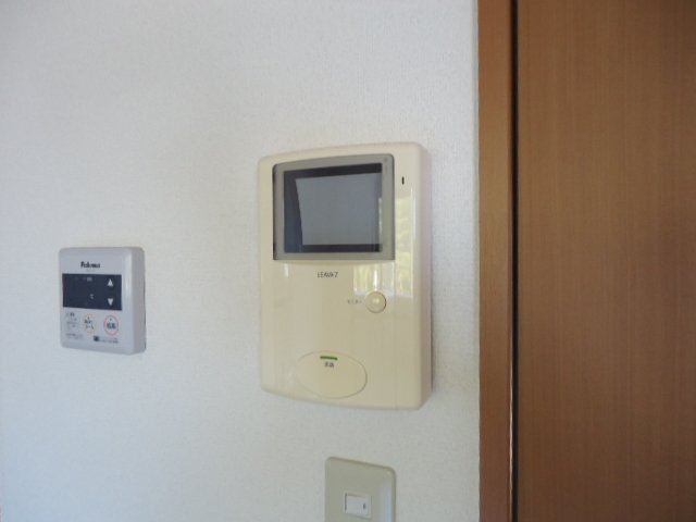 拡大写真:グリーン コート 2階202のインターホン(反転)