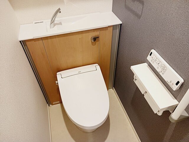 拡大写真:レヴァータ 1階103のトイレもきれいです