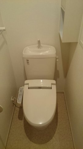 拡大写真:ネオ ステージ 2階205の清潔感のあるトイレです